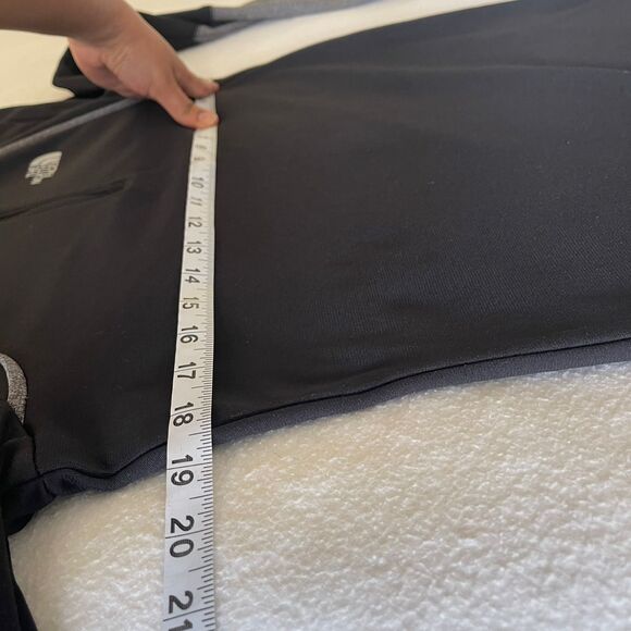 The North Face Women's Athletic Black Top Performance Tshirt Pullover Size M - Picture 4 of 8